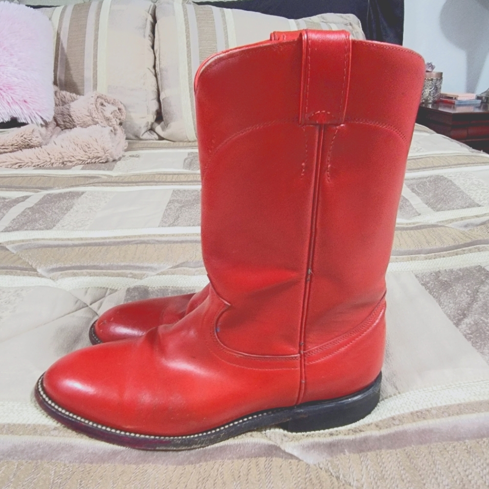 Ladies Cowtown boots. Size 5.5. Well loved but plenty of life left.
